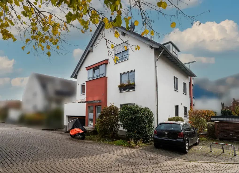 Moderne 4-Zimmer-Gartenwohnung mit Garage